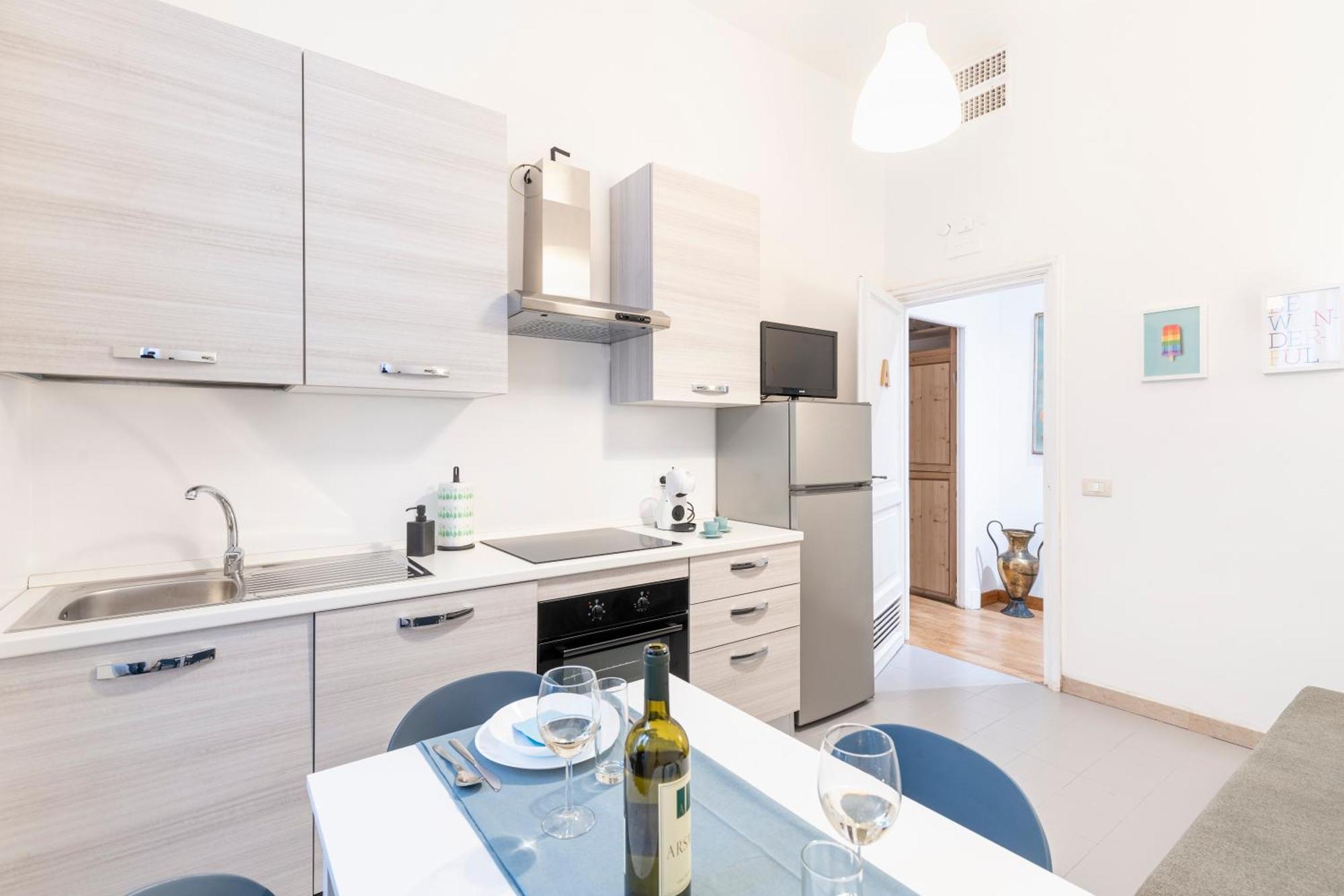 Hostly - Michelangelo Midtown-center Of Appartamento